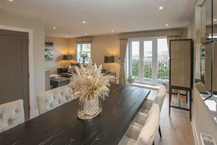 2 Bedroom Duplex Penthouse near Brentwood Station