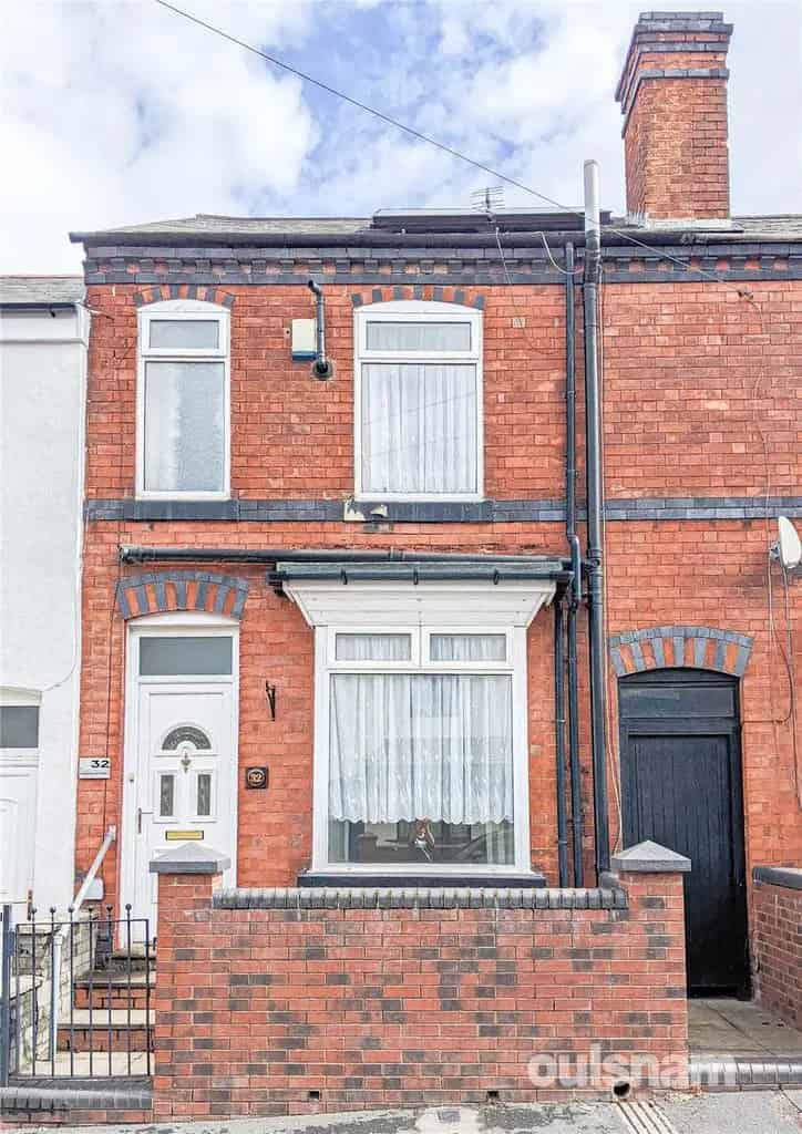 2 Bedroom Mid Terrace House For Sale