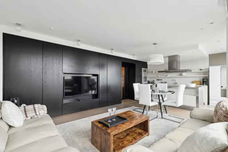 2-Bed West End Apartment with Private Roof Terrace and Hotel Services