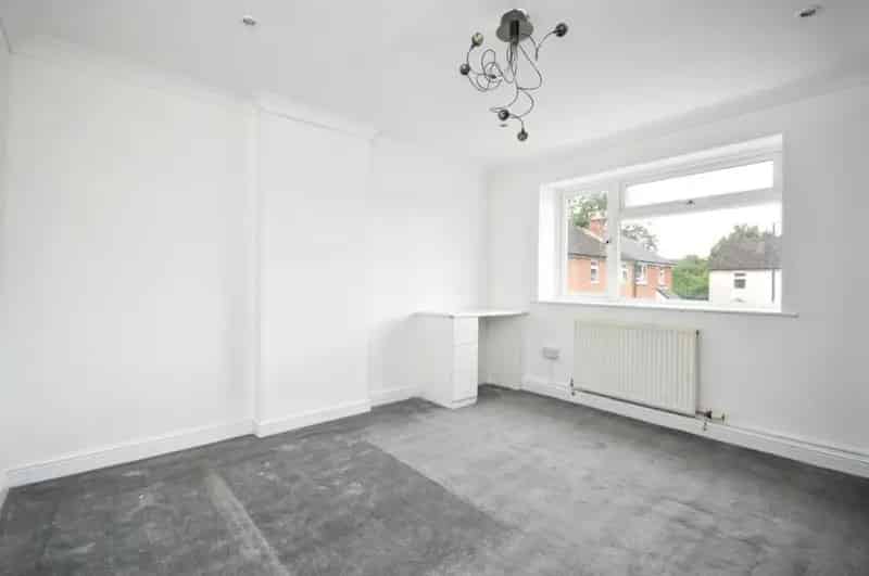 3 Bed Mid Terrace House For Sale - No Onward Chain