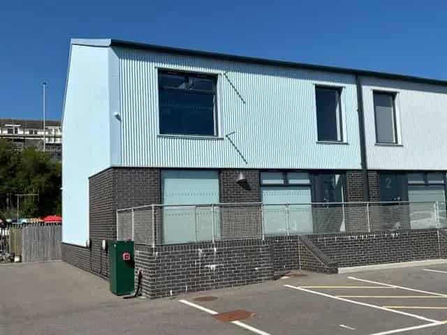 Modern Business Unit with Mezzanine and Parking