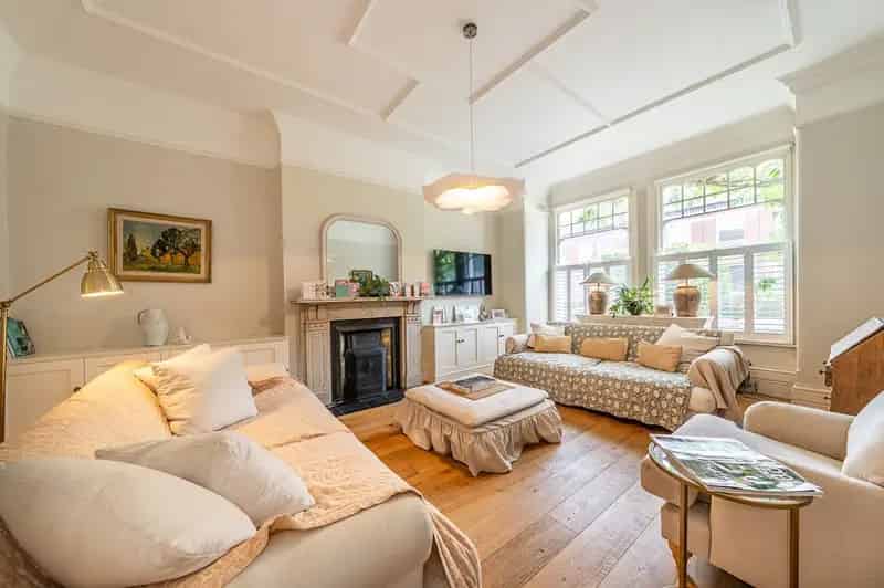 5 bedroom maisonette for sale