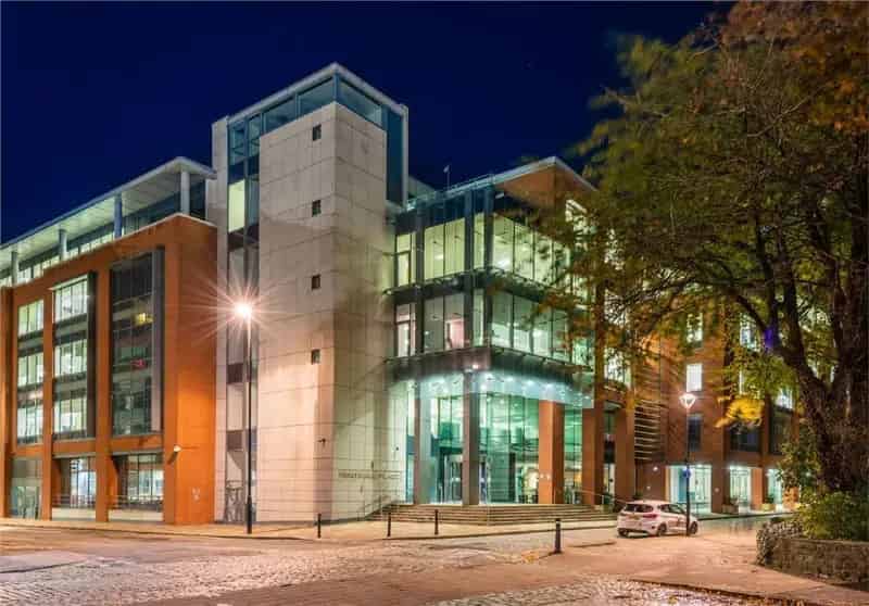 Portwall Place Office Space: Modern Offices with Great Amenities