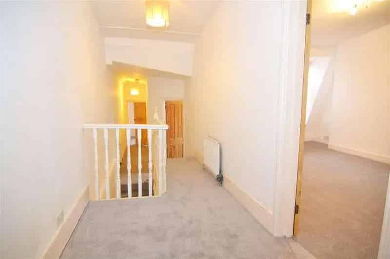 2 Bed Flat for Sale in Central Teddington