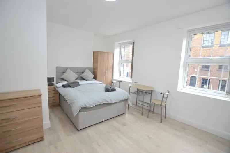1 Bedroom Studio House to Rent in Whitechapel