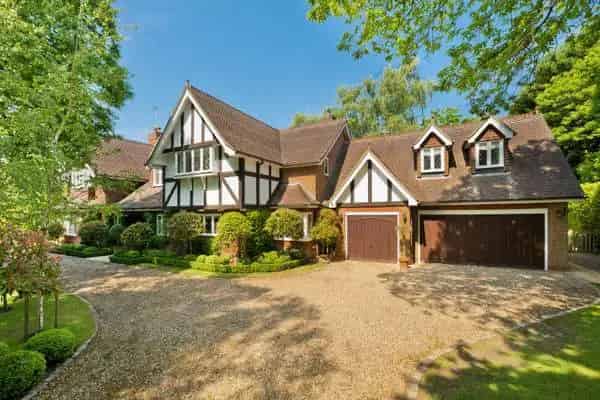 Family Home in Burwood Park Surrey