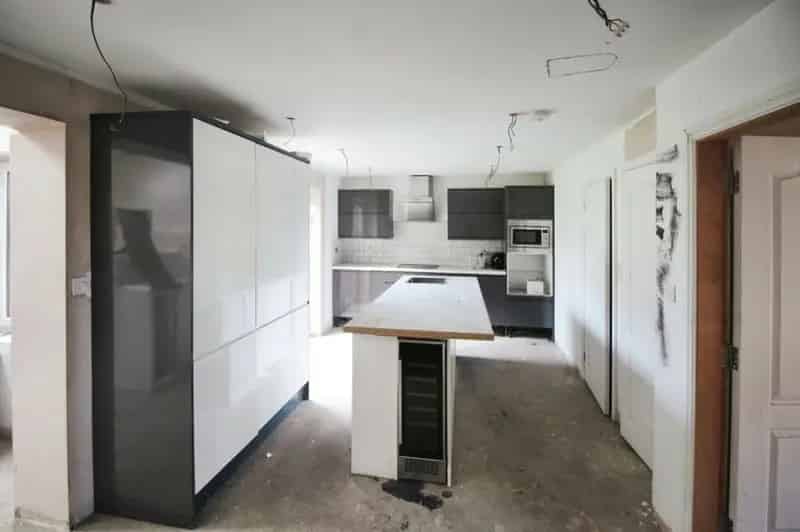 8 bedroom Detached House for sale, Gildersome, Leeds, LS27
