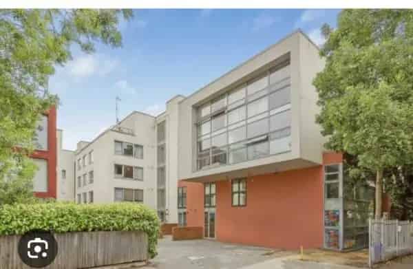 Newly Built Flat near Wimbledon Station