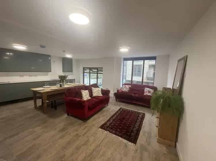 7 En-Suite Rooms Student House Share Near City Centre and Beach