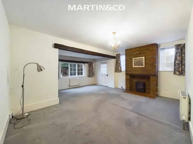 3 Bedroom Semi-Detached House Staines Town Centre