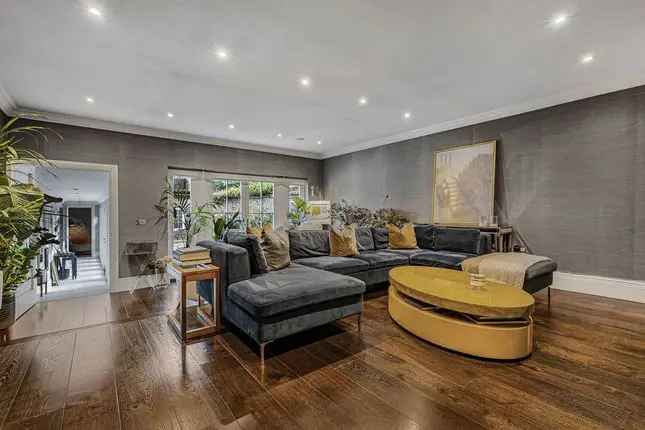 Luxury 3-Bedroom Duplex Apartment Belgravia SW1W