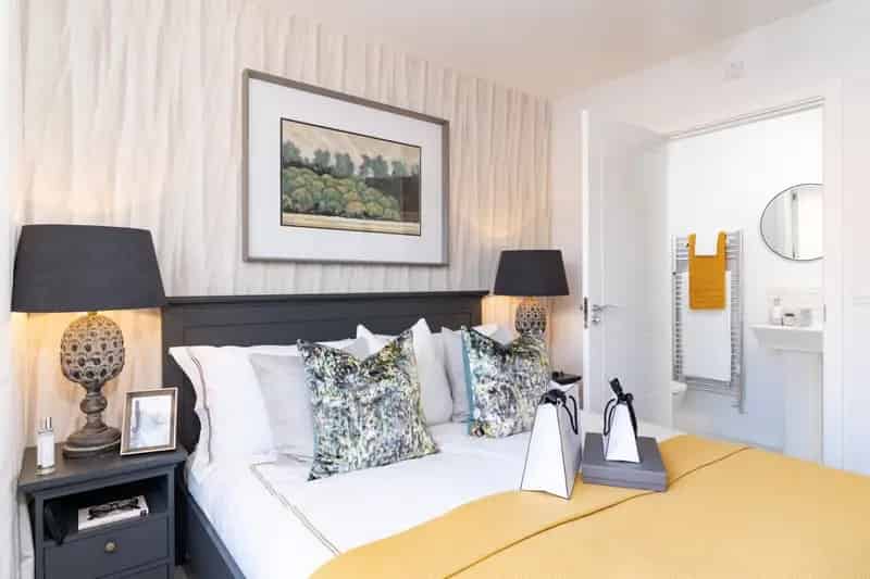 5 Bedroom Family Home with Garage and Superb Views