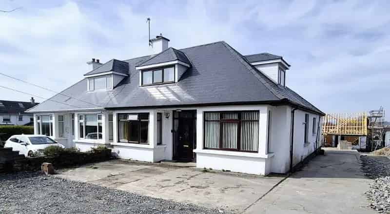 Semi Detached Chalet Bungalow 3 Beds 2 Reception Rooms