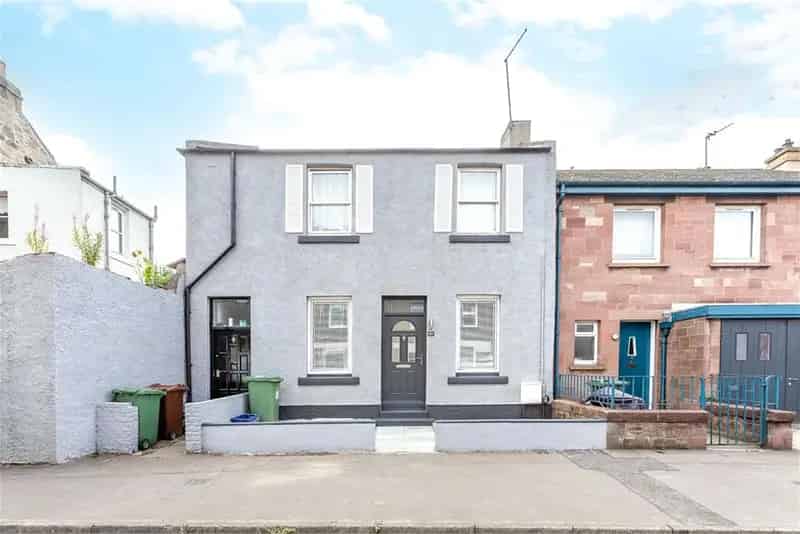 2 Bed Flat Musselburgh - Newly Refurbished with Private Garden