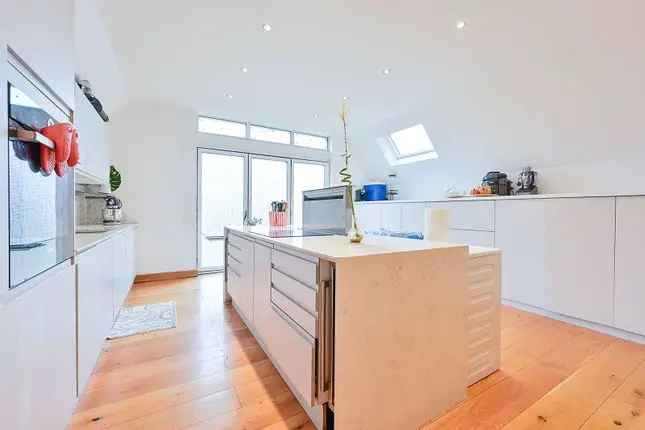 5 Bedroom House for Sale in West Ealing W13