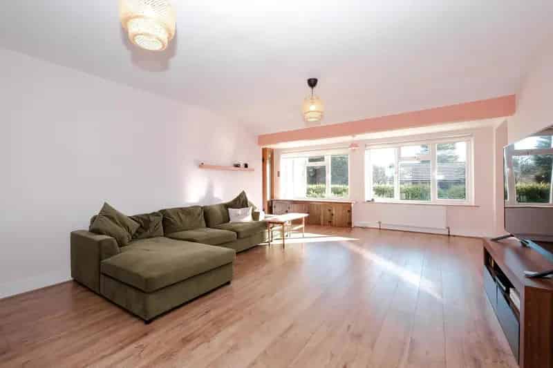 Five Bedroom Detached Bungalow with Large Garden and Garage