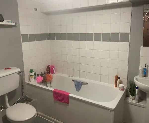 1 Bedroom Flat near Nature Reserve with Big Garden
