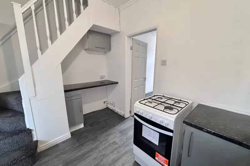 2 Bedroom House to Rent HU5 Modern End Terraced House Available Now