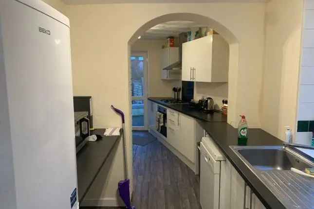 6 Bedroom House to Rent Lodge Causeway Bristol