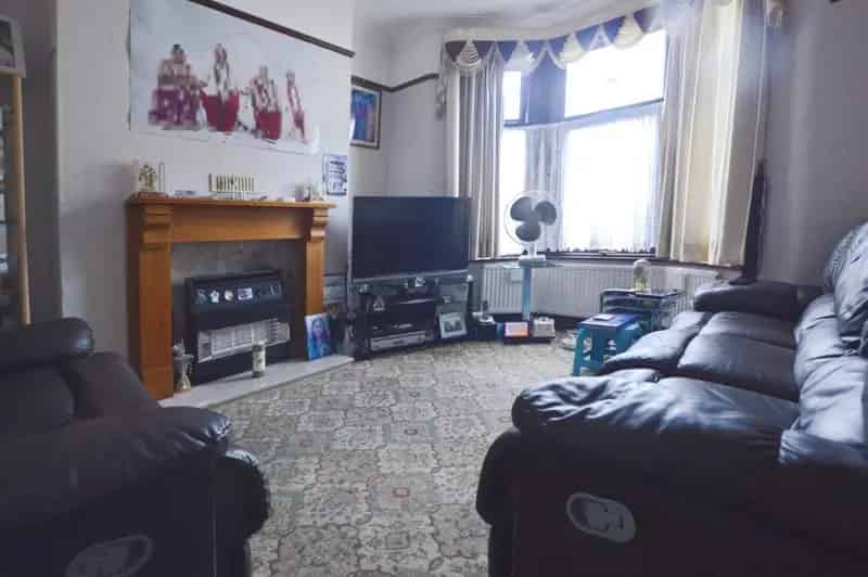 2 bedroom Flat
 For Sale