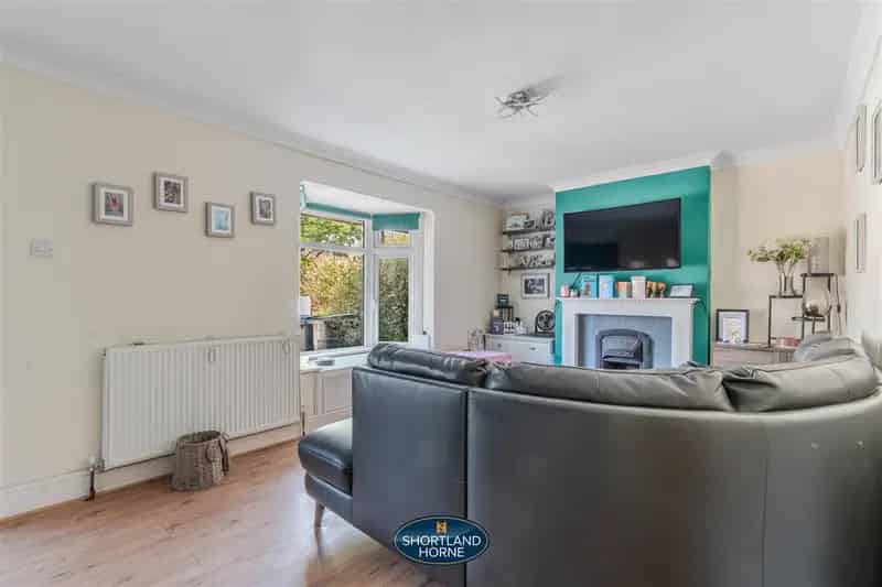 5 Bedroom Semi Detached House to Rent