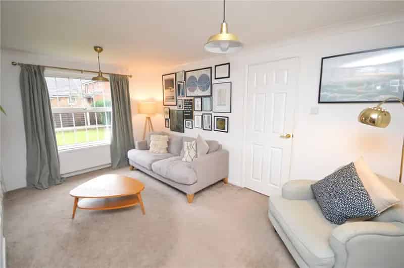 Three Bedroom Semi Detached House Near M62 and M1