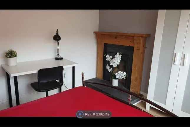 Terraced House to Rent Southmead Road Bristol BS10