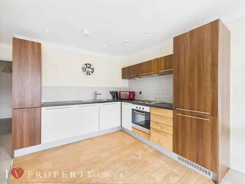 2 Bedroom Apartment City Walk Modern Furnished Ensuite