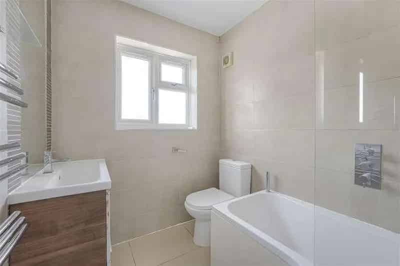 3 Bed House for Sale - Mock Tudor Semi-Detached