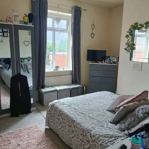 2 Bedroom Terraced House with Garden and Parking