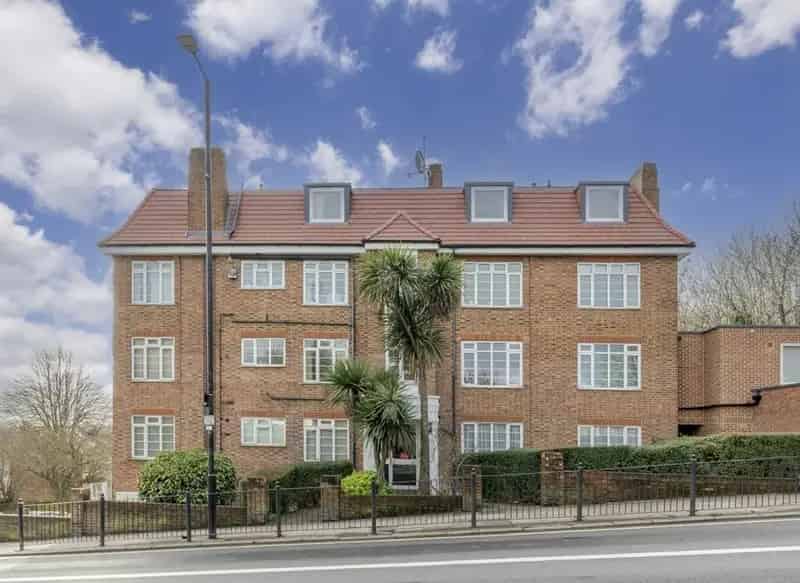Two Bedroom Apartment in Muswell Hill with London Skyline Views