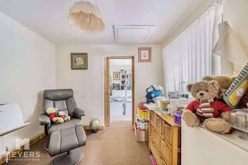 4 Bed Detached Bungalow with Swimming Pool