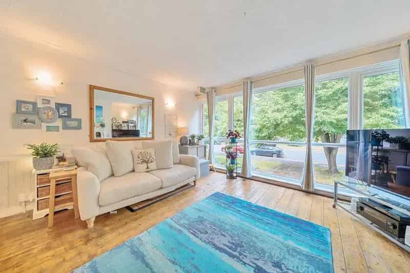 Sydenham Family Homes Near Schools and Transport Links