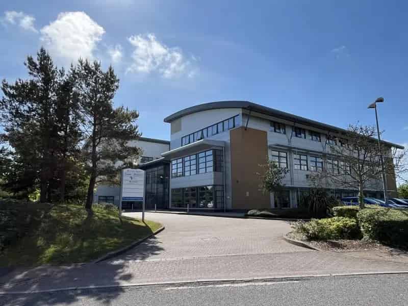 8497 sq ft Office Space Prime Office Park Modern Fit Out 34 Parking Spaces