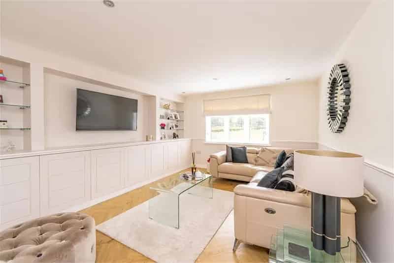 5 Bed House - Detached with 1 Reception Room