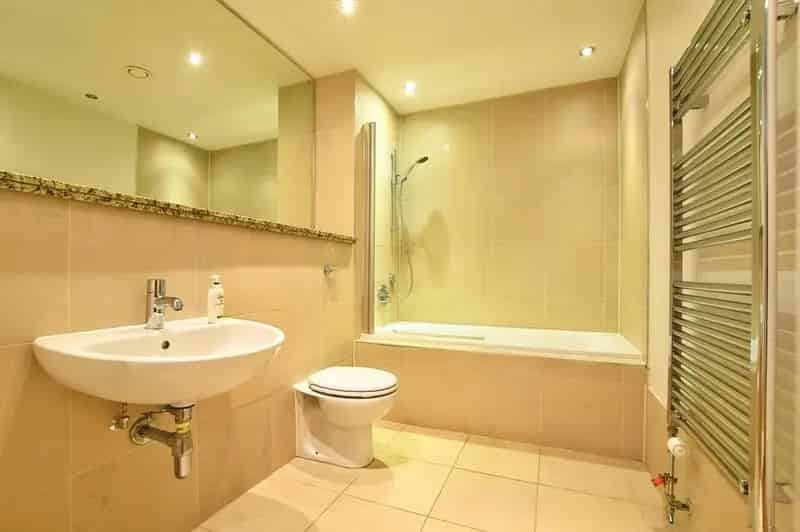 2 Bedroom Flat to Rent Wilmslow Cheshire SK9 Available August