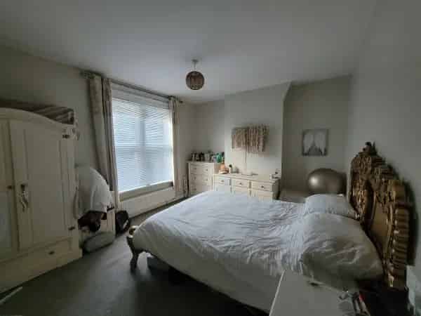 3 Bed House Near Beaches and Parks - Seeking 3 Bed with Dining Room