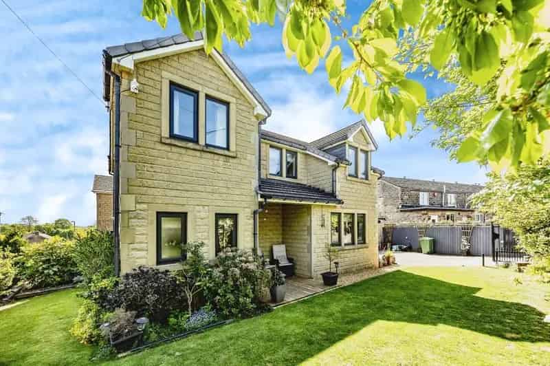 4 Bedroom Detached House for Sale Brighouse West Yorkshire
