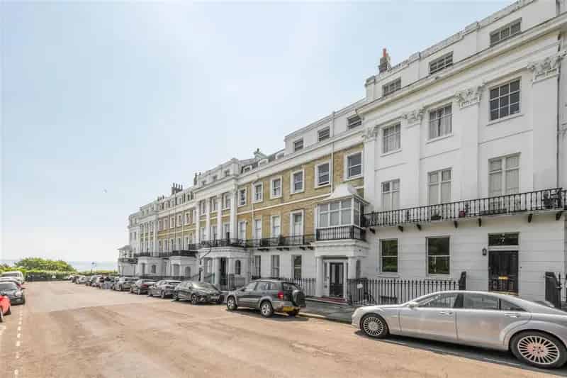 2 Bedroom Apartment for Sale in Sussex Square Brighton