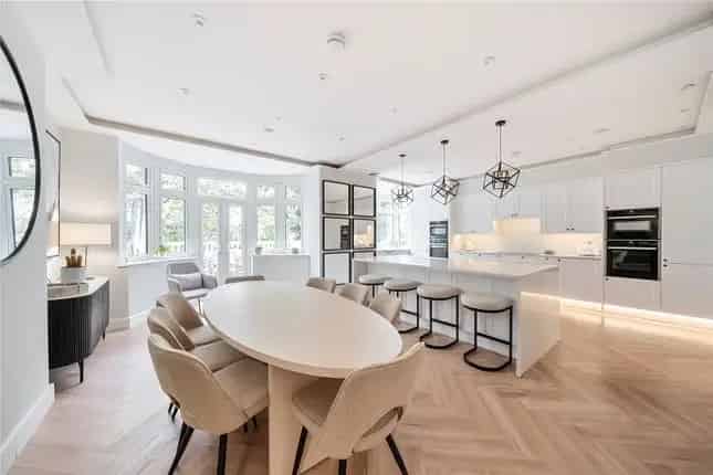 5 Bedroom Semi-Detached House for Sale in London N10