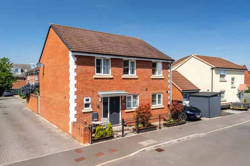 4 bedroom detached house for sale