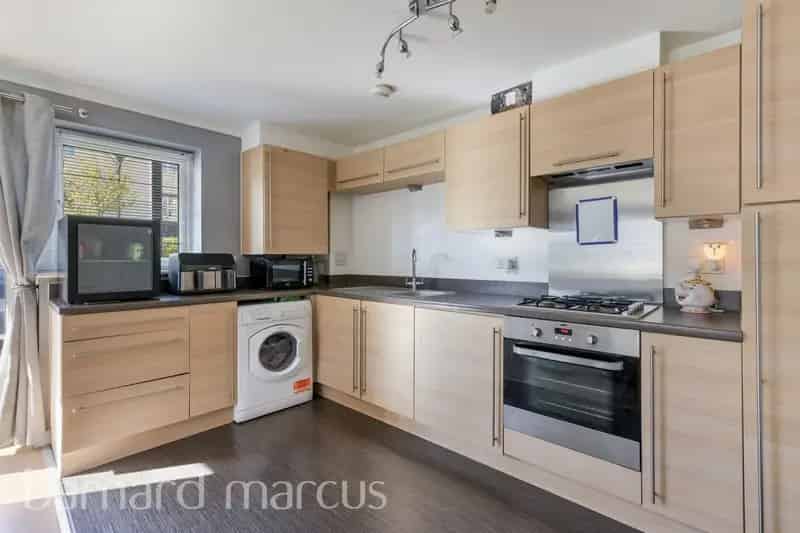 Two Bedroom Apartment Near Hayes Station - Ideal for First Time Buyers