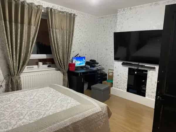 Balcony Flat near Schools and Parks in Charlton