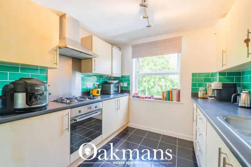 2 Bedroom Apartment in Kings Norton Birmingham with Balcony and Parking