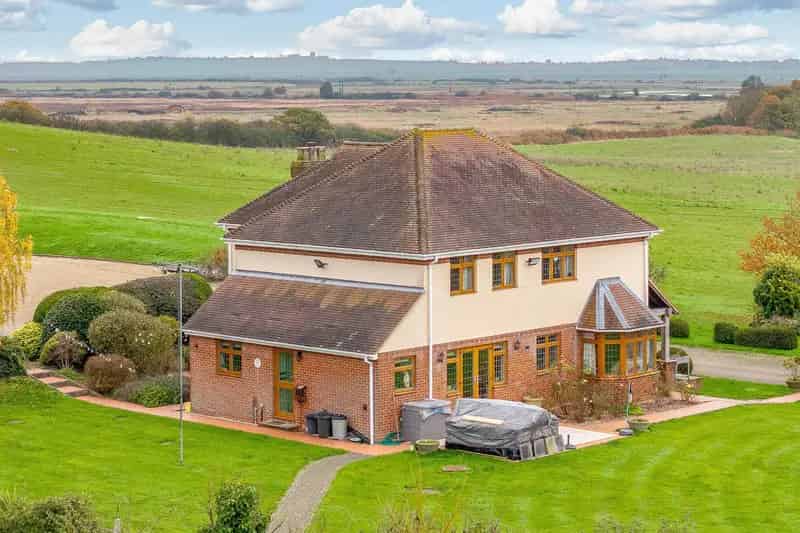 8-Bedroom Country House with Annex and Barn on 6.5 Acres