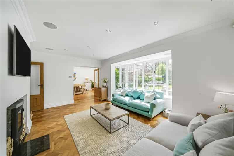 5 Bedroom Detached House with Heated Pool and Summerhouse