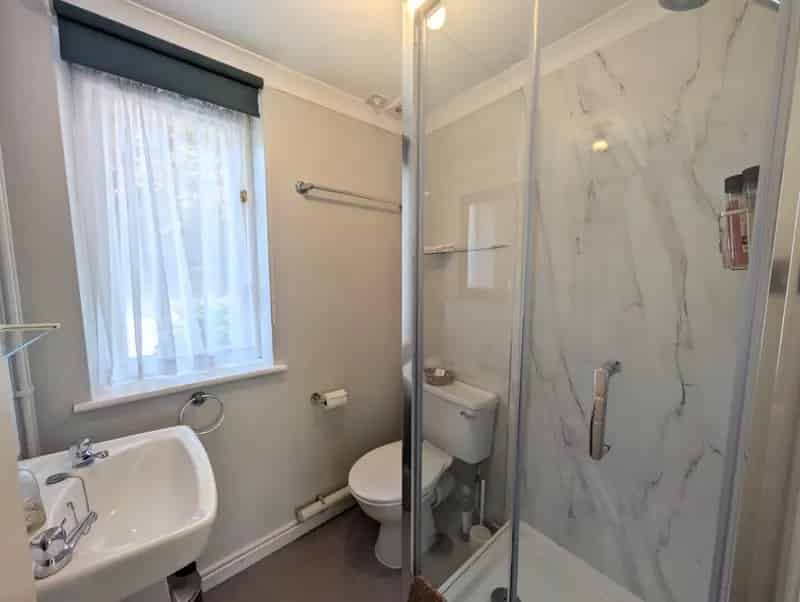 Hampshire Village Annexe - Furnished, Bills Included