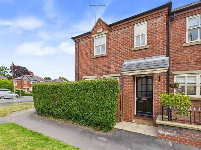 3 Bedroom Townhouse for Sale in Cottingham Village Centre