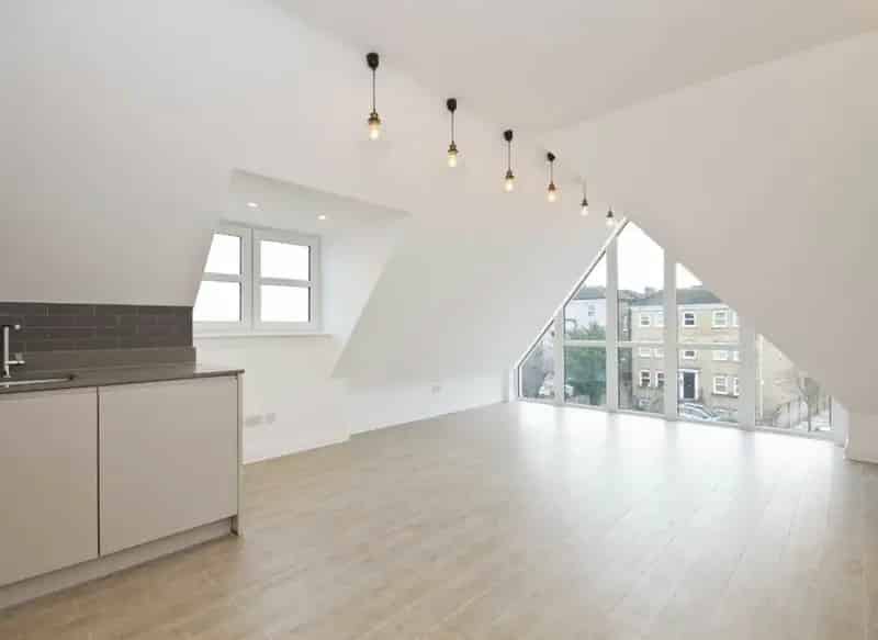 Two Bedroom Apartment with Sleek Kitchen and Residents Parking