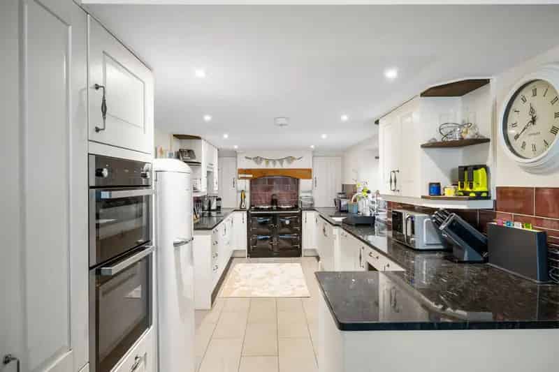 5 Bedroom Detached Farmhouse with Stables and 3 Acres